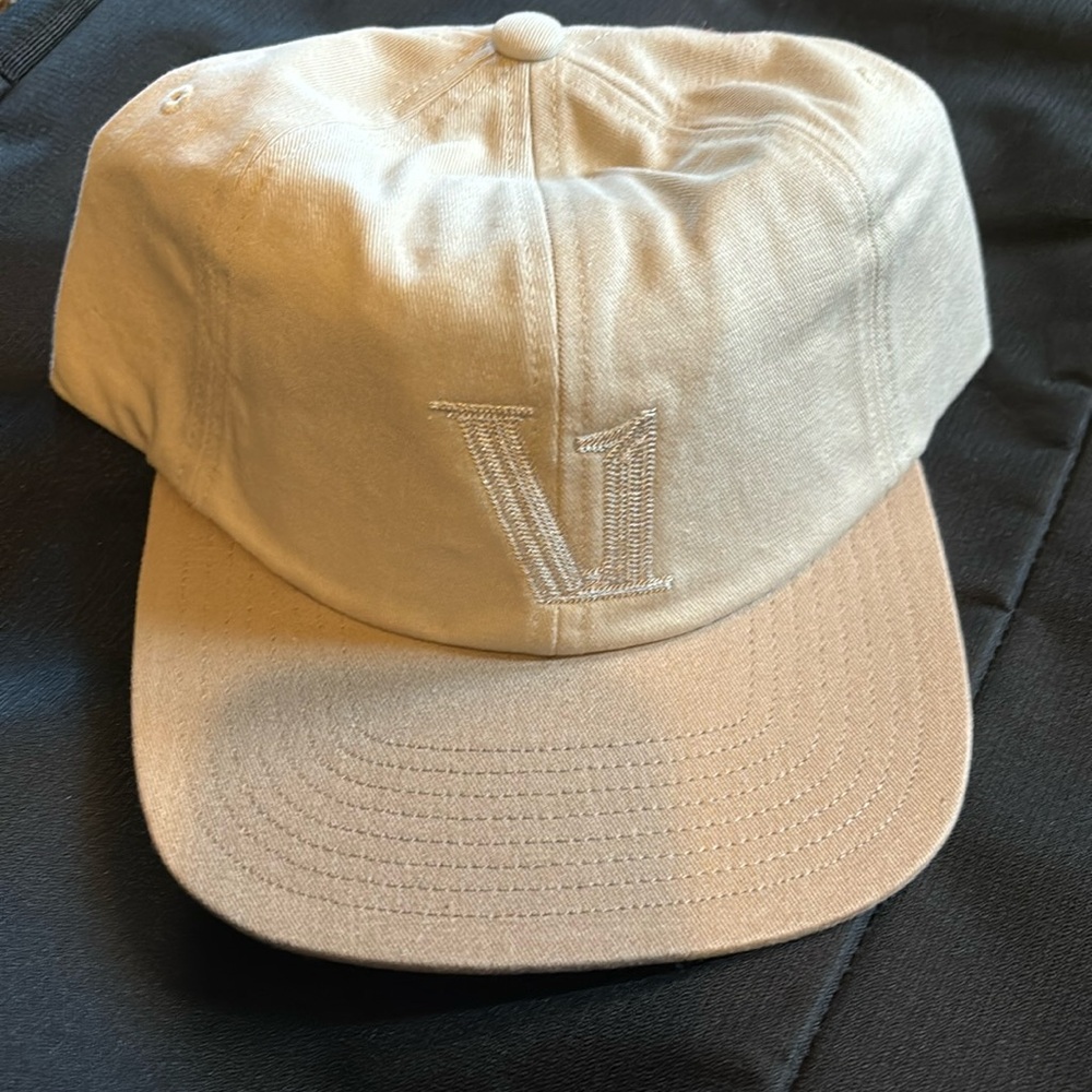 Vuori tan men’s baseball cap hat new with tags